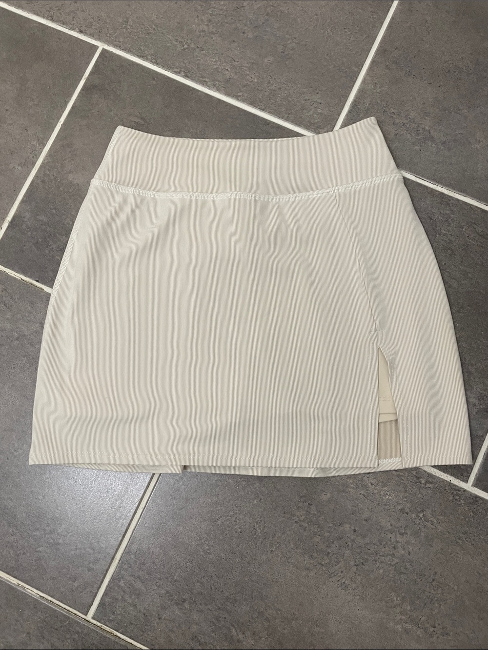 Beyond Yoga Rib Hold Court Skirt size Small